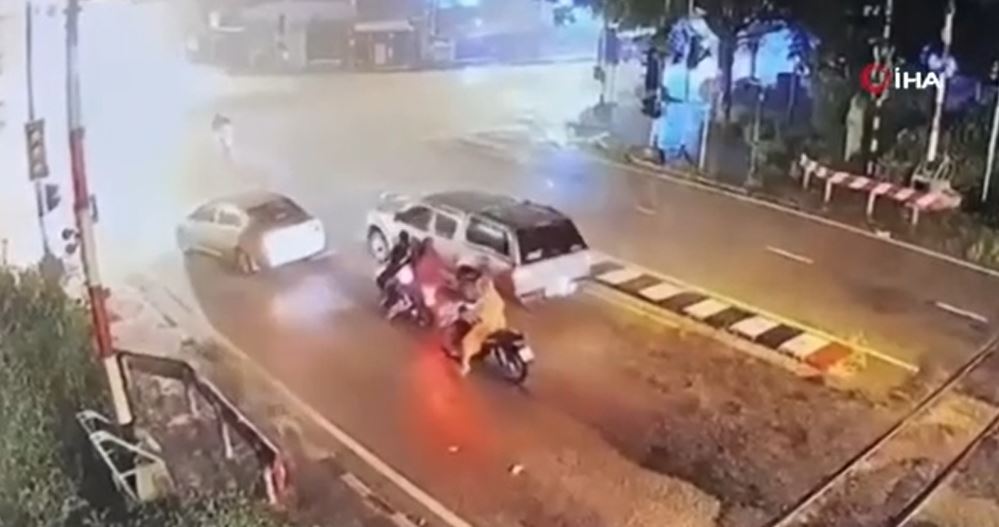 Tayland'da polis noktasına bombalı saldırı