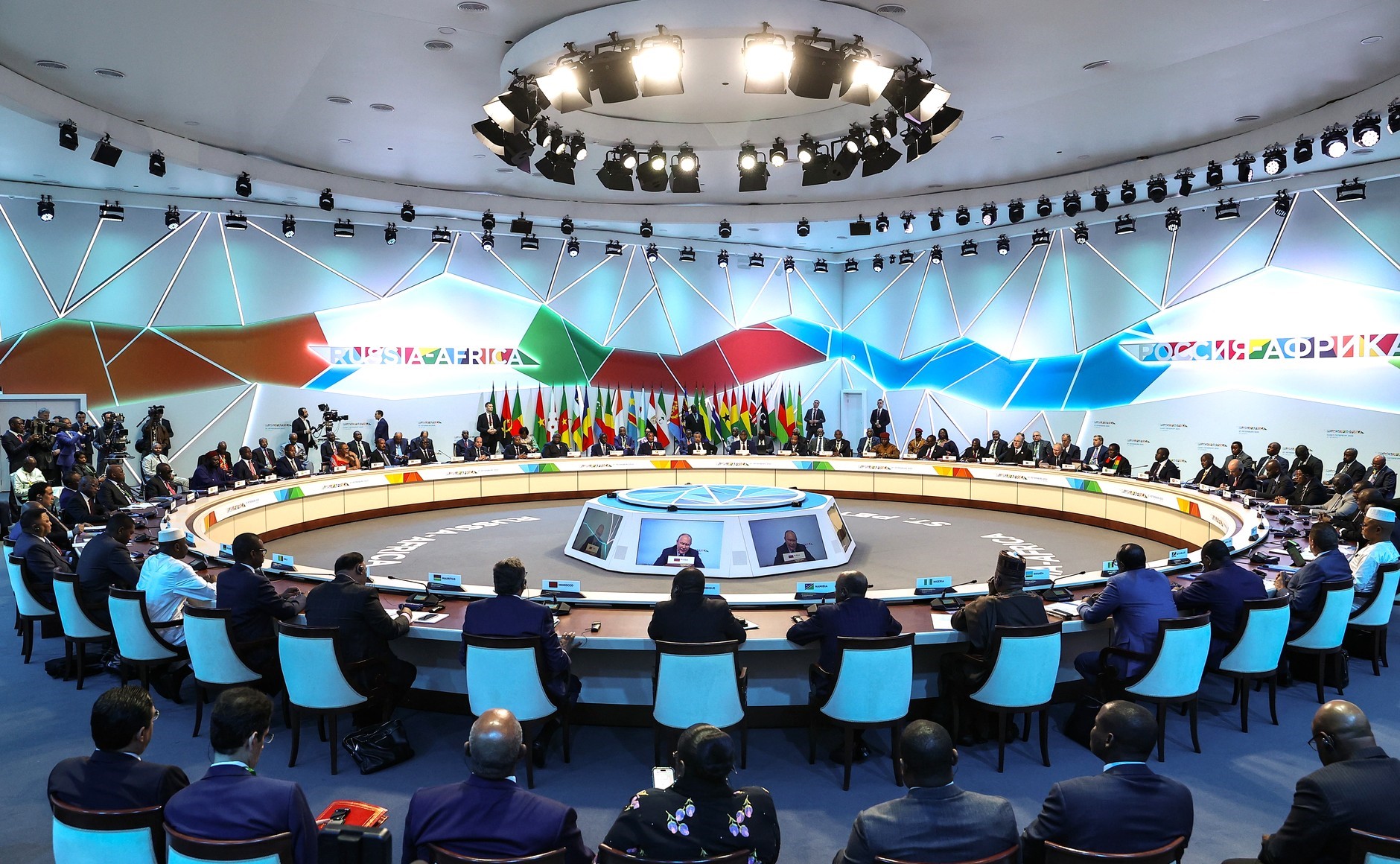 Putin: “Rusya, 40’tan fazla Afrika ülkesine silah tedarik ediyor”
